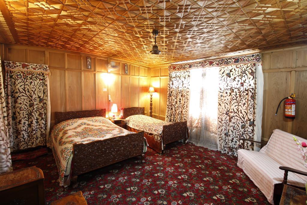 New Golden Flower Heritage Houseboat Nasim Bagh Room photo